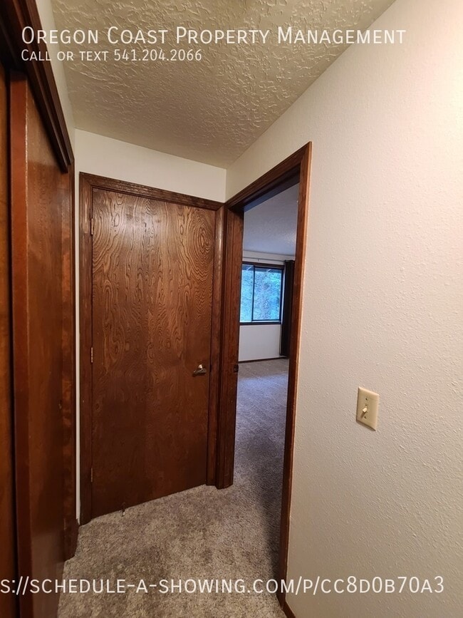 Building Photo - 835 Manzanita Ave