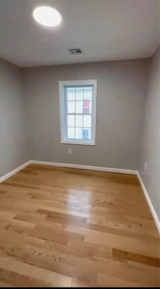 Building Photo - 13 Marion St