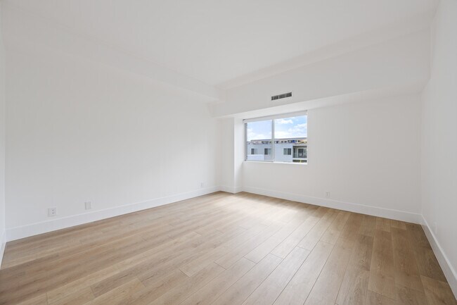Primary Bedroom - 1155 N La Cienega Blvd