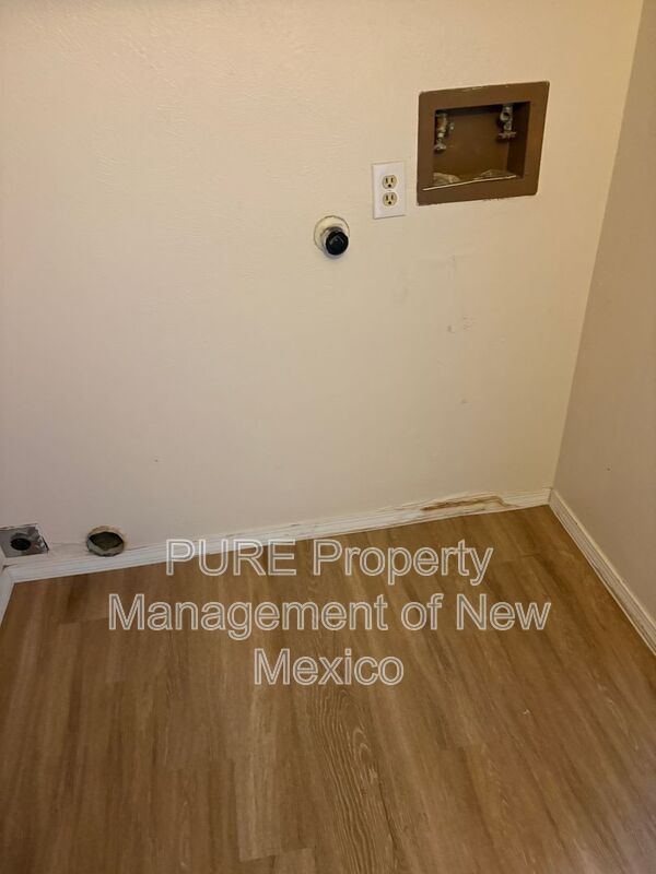 Building Photo - 12400 Hardin Ct NE