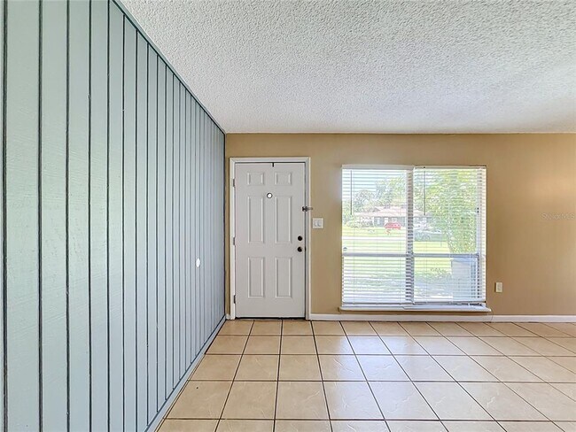 Building Photo - 4050 SE 20th Ct