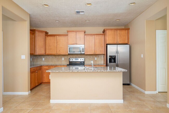 Building Photo - UNFURNISHED Gorgeous 2 Bedroom Home in Ran...