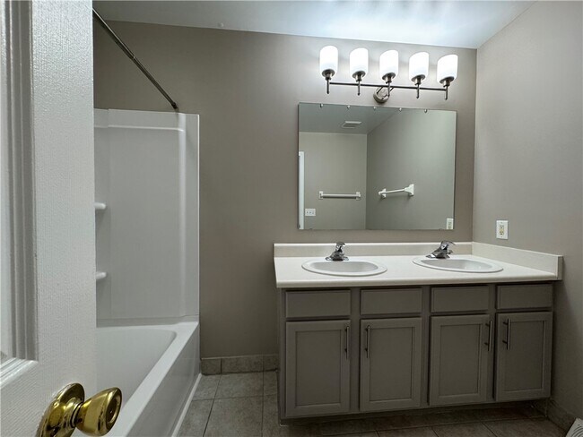 Building Photo - 749 Royal Sunset Dr