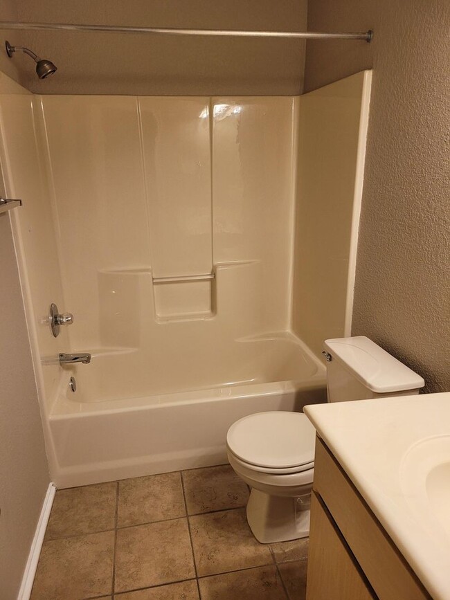Building Photo - 2805 Alma Dr
