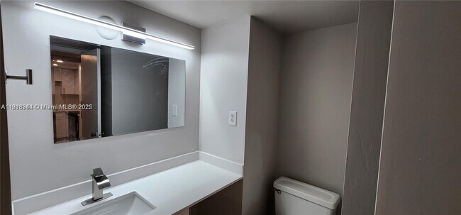 Building Photo - 18021 Biscayne Blvd