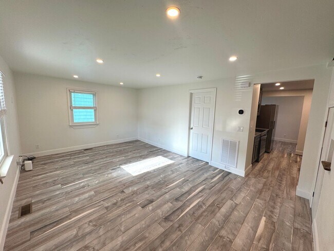 Building Photo - RENOVATED 3 bedroom end unit across the street from the Beach!