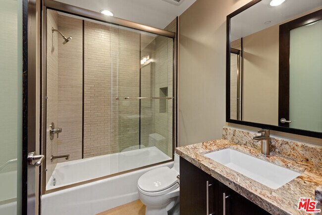 Building Photo - 1304 S Roxbury Dr