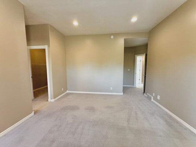 Building Photo - Garden Level in Luxury Home Available Now