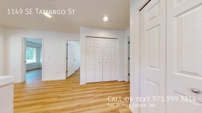 Building Photo - 1149 SE Tamango St