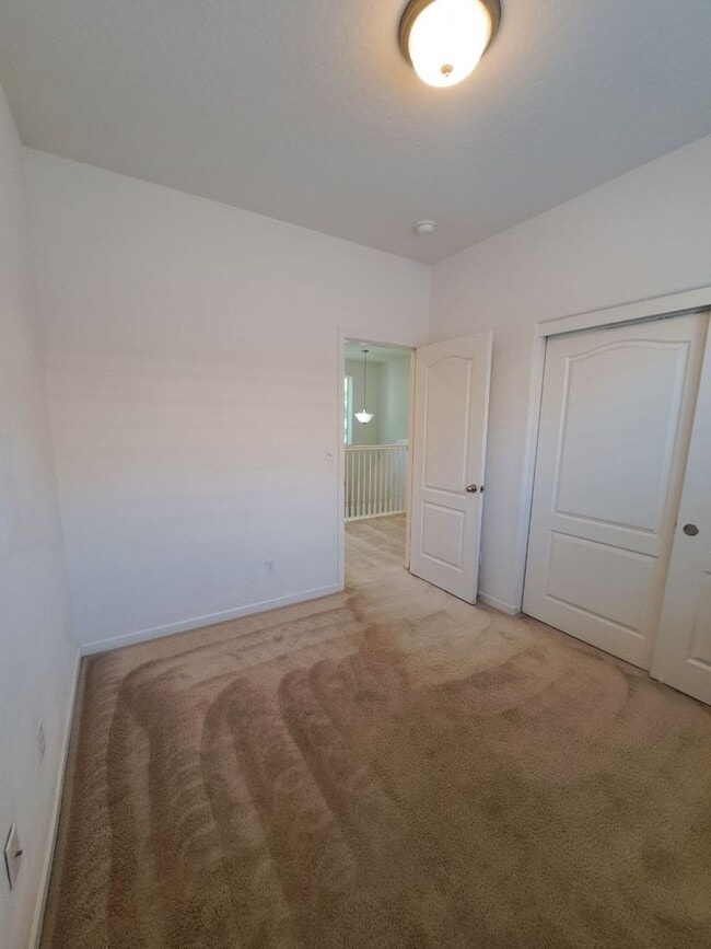 Building Photo - Beautiful 4 Bedroom Home Near Island Water...