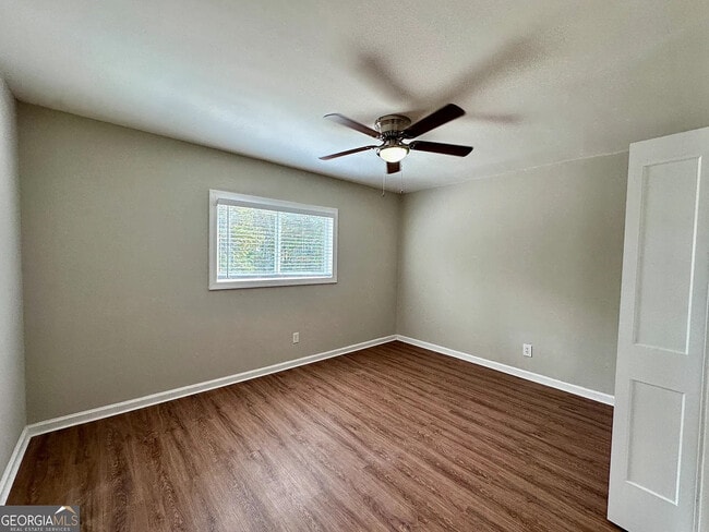 Building Photo - Room in Apartment on Gresham Park Dr