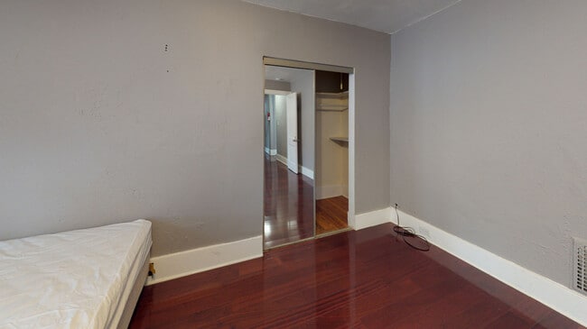 Building Photo - 1406 E Genesee St