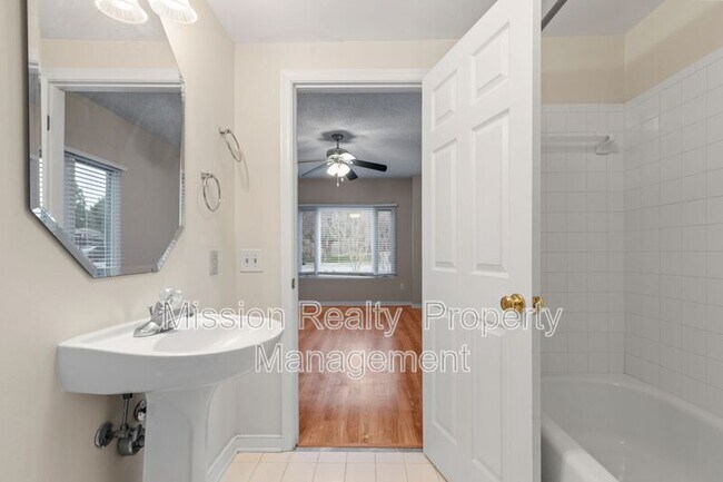 Building Photo - 301 Beacon Ridge Dr
