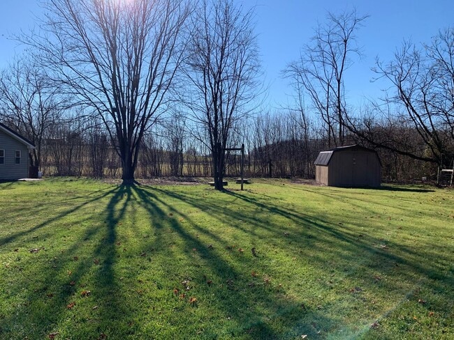 Building Photo - Single family home with 3 beds/1 bath