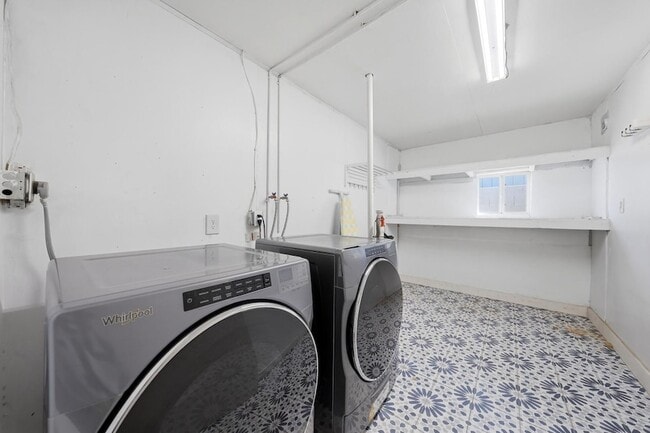 Building Photo - 3540 E Voltaire Dr