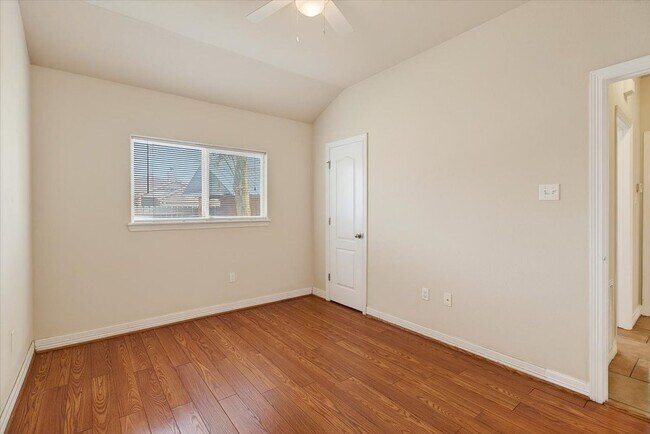 Building Photo - 6901 Anastasia Dr