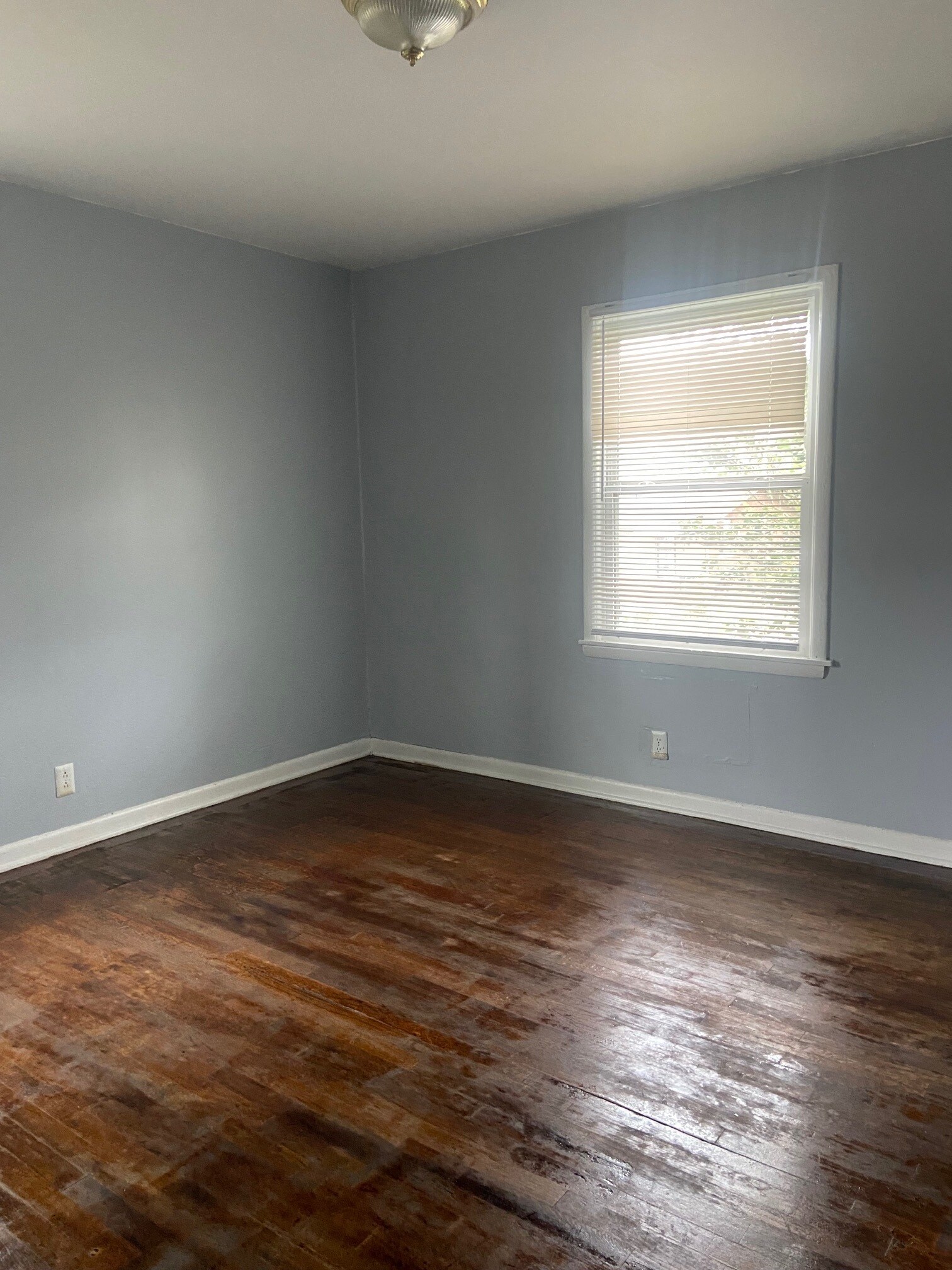 Building Photo - 208 15th Ave SW