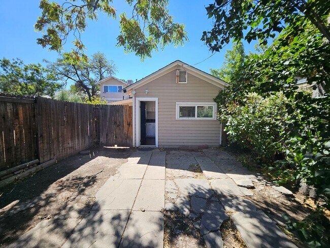 Building Photo - 911 Fruit Ave NW