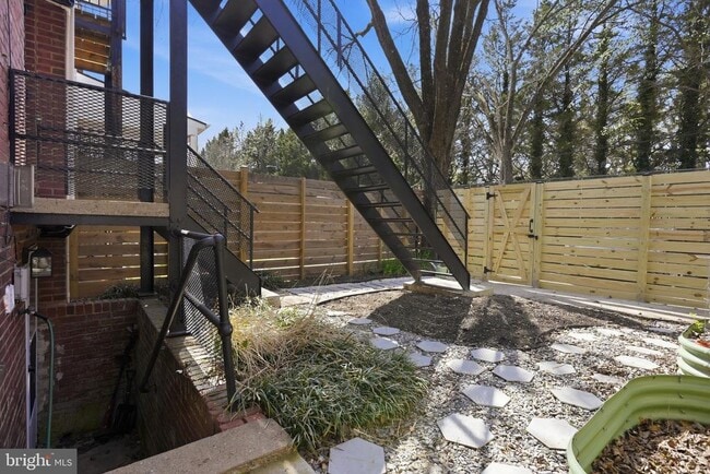 Building Photo - 32 Farragut Pl NW