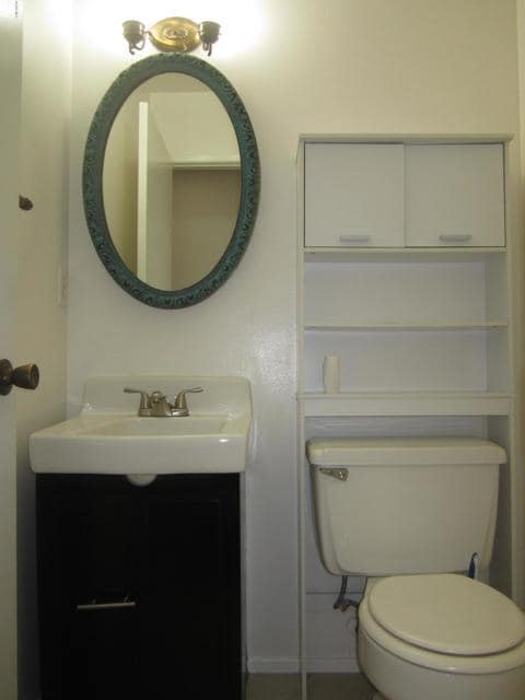 Building Photo - 2431 Bayshore Ave