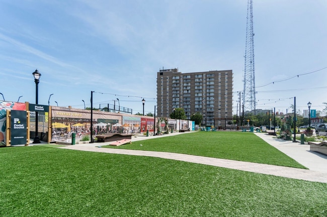 Building Photo - 5353 Zenith Overlook
