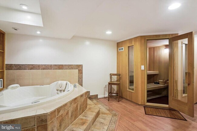 Building Photo - 10940 Brewer House Rd