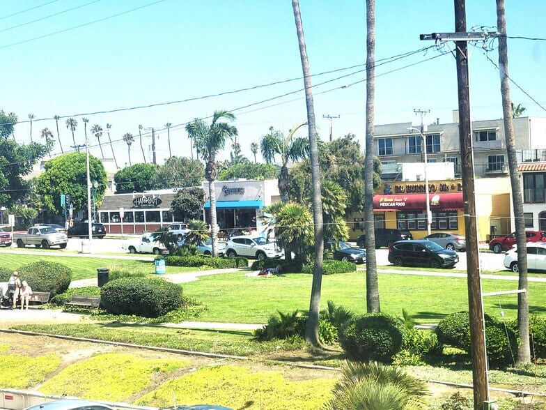 Building Photo - 1001 Seal Way