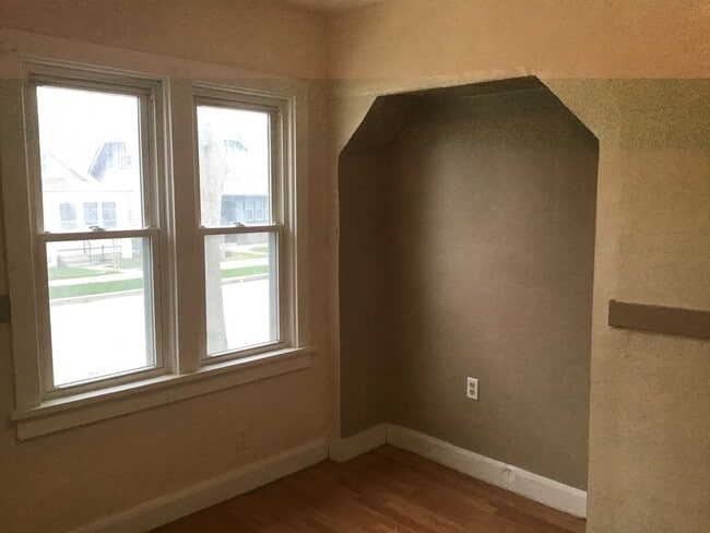 Building Photo - 3 Bedroom Single Family Home