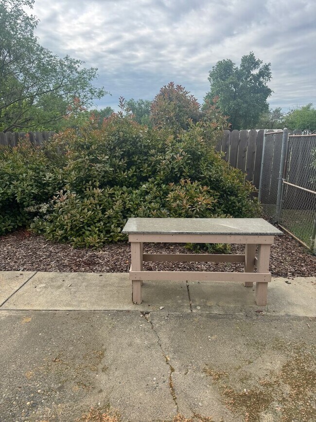 Building Photo - Furnished 1 bedroom in South Redding