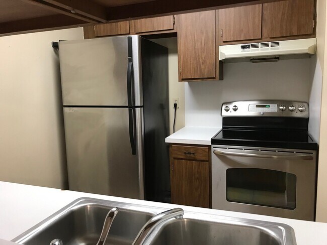 Building Photo - PRE-LEASE - HUGE HYDE PARK 1 BEDROOM - REAL WOOD FLOORS - $1375 - AVAIL AUG 10 2026