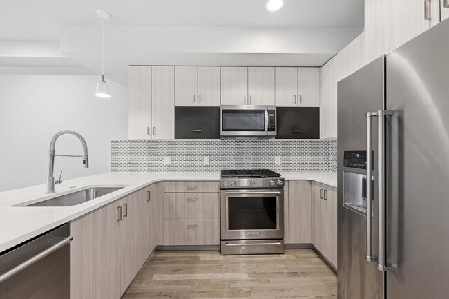 Building Photo - $3,440.95 with $300 off the first month's rent, 2 Beds - 4 Bath, Townhouse in Denver with Cozy Fi...