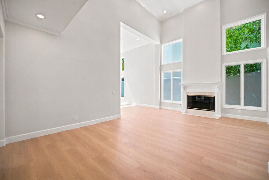 Building Photo - 4324 Park Verdi