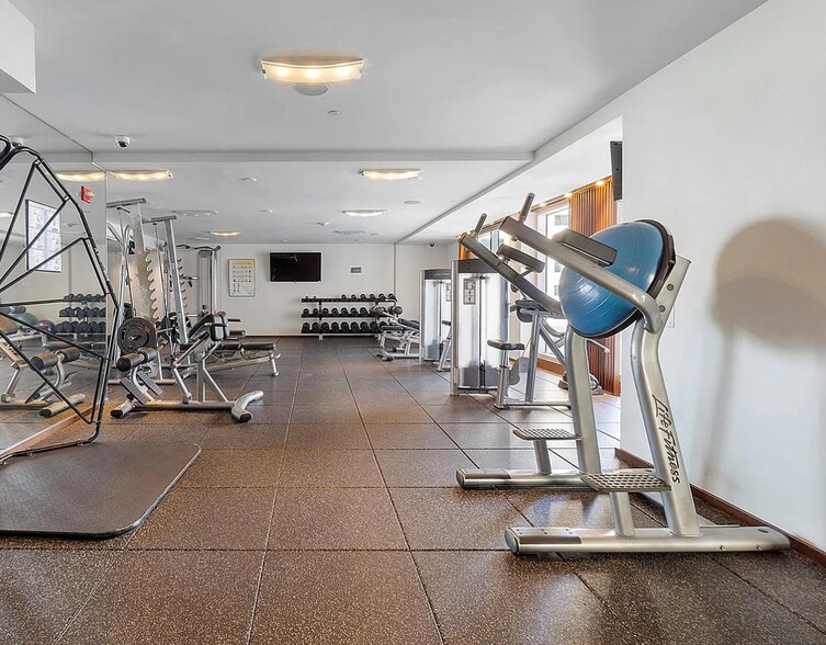 Building Photo - 325 S Biscayne Blvd