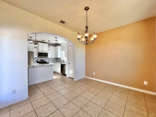 Building Photo - Beautiful 3-Bedroom, 2-Bath Home with Comm...