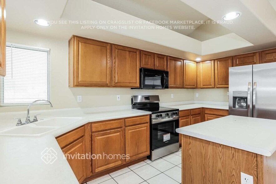 Building Photo - 10901 Hayward Ave