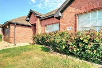 Building Photo - 1704 Northbrook Ln