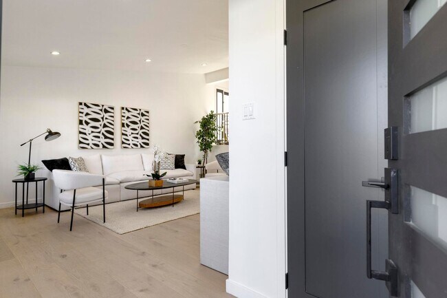 Building Photo - **3900 Paseo De Las Tortugas Torrance** Spacious 4 bedroom 3 bath with beautiful view!