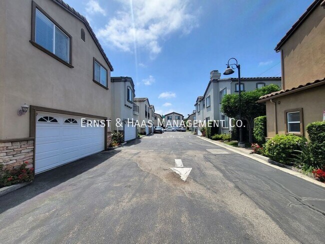 Building Photo - 15616 Firmona Ave