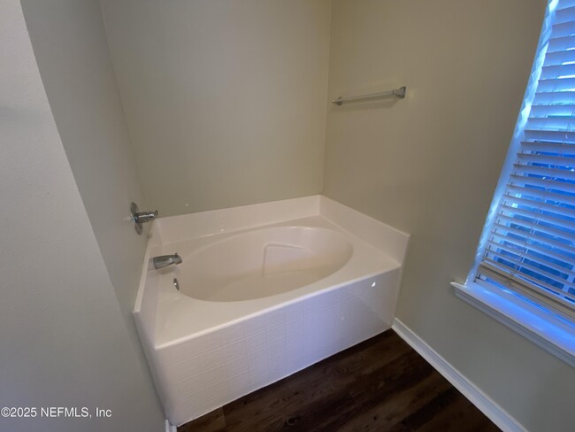 Building Photo - 2615 Creek Ridge Dr