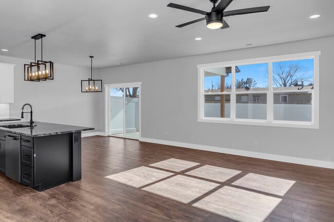 Building Photo - 681-628 28 Rd