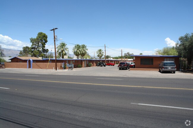 Building Photo - Casitas @ Thirteen Forty