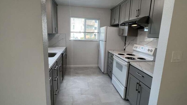 Building Photo - 1281 Saratoga Ave