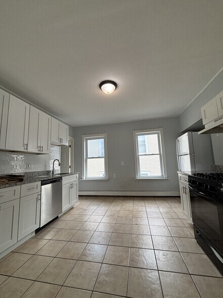 Building Photo - 33 1/2 Barclay St