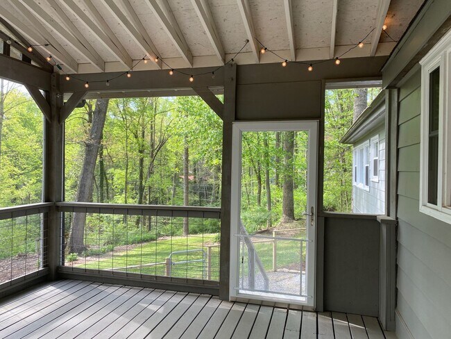 Building Photo - East AVL - Mid Century Modern Beauty in Bo...