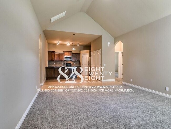 Building Photo - Roommates Not Working Out? 4 Bed/2 Bath Home Near OU Campus Available NOW! (Not Preleasing for 2027)