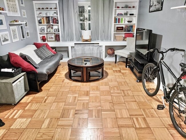 Building Photo - FIRST MONTH FREE RENT!
