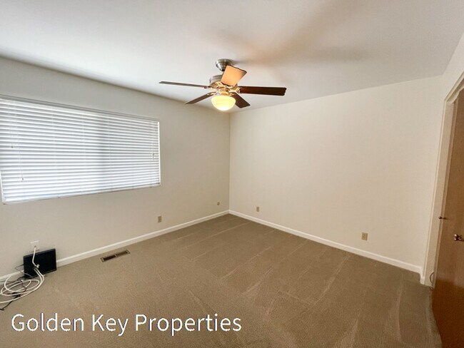 Building Photo - Beautiful ocean-view home located in the h...