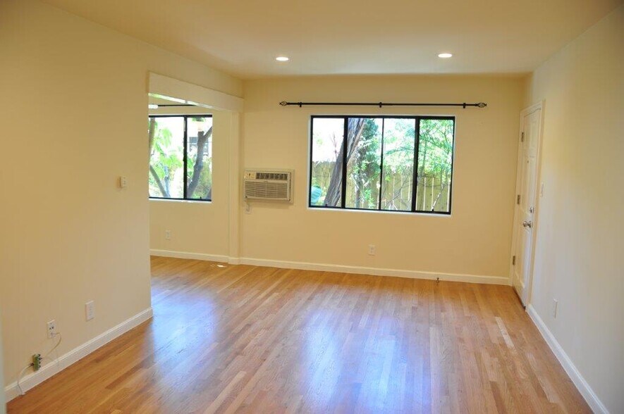 Building Photo - 828 N Martel Ave