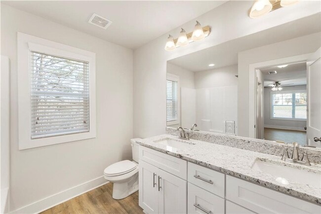 Building Photo - 3 bedroom/2.5 bath Like New in Forsyth Cou...