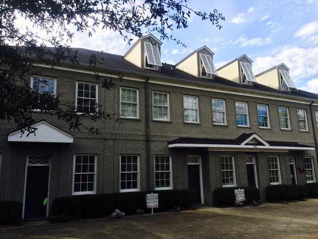 Building Photo - 200 Rochester Pl